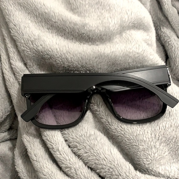 Black sunglasses - Picture 2 of 3